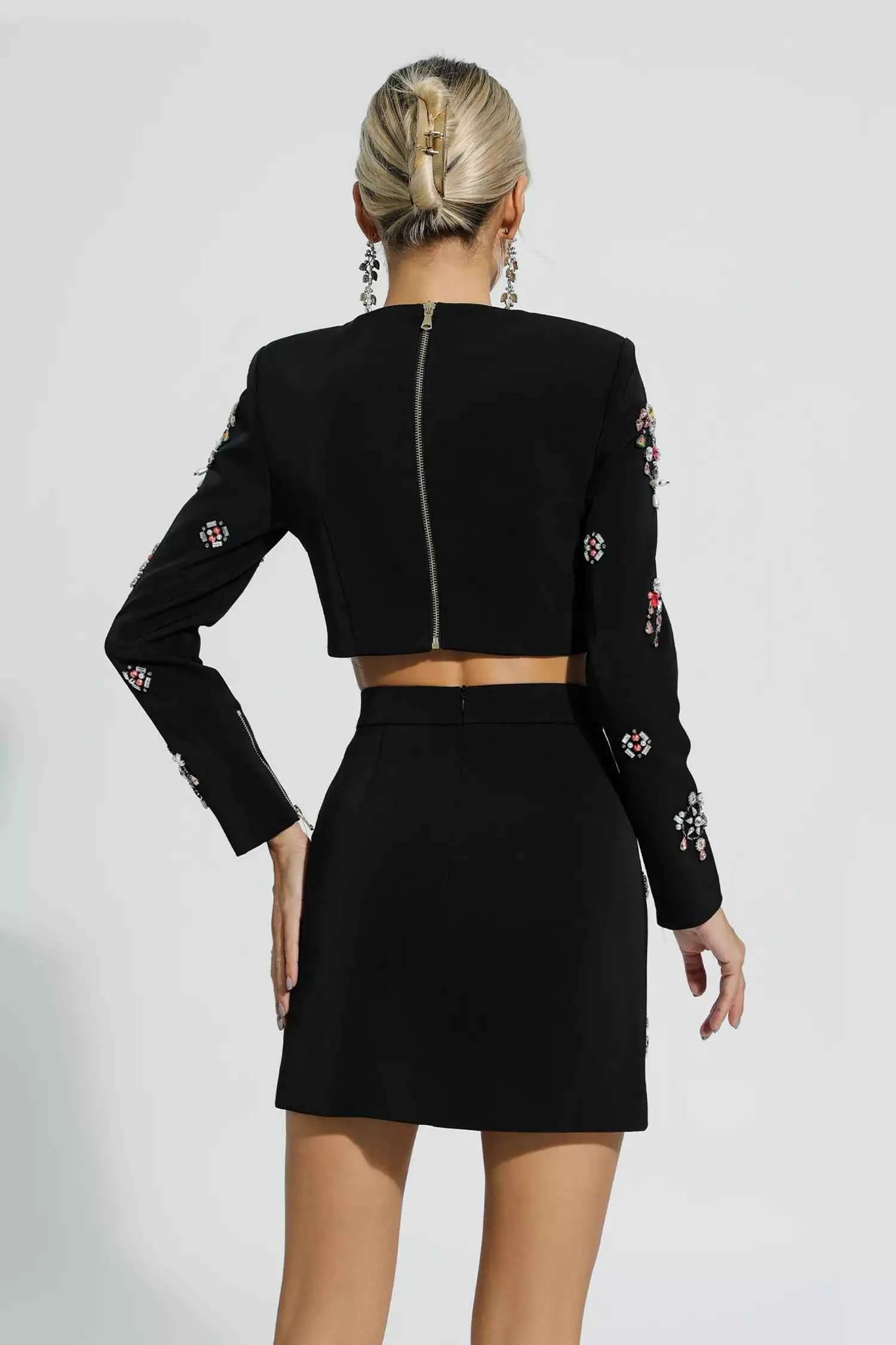Conjunto Feminino Curto Preto com Pedrarias Bordadas e Manga Longa – Orné de Cristaux - VIEUX OFICIAL