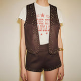 Conjunto Feminino de Suede com Colete e Shorts de Tachas Estilo Western – Victoire
