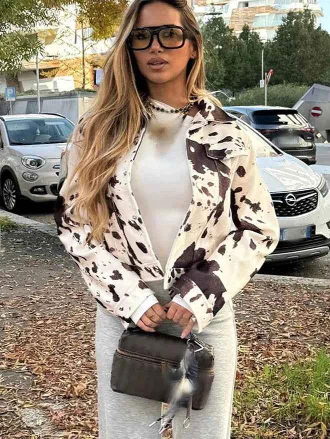 Jaqueta Feminina de Alfaiataria Curta com Quatro Bolsos e Botões Dourados – Manoir