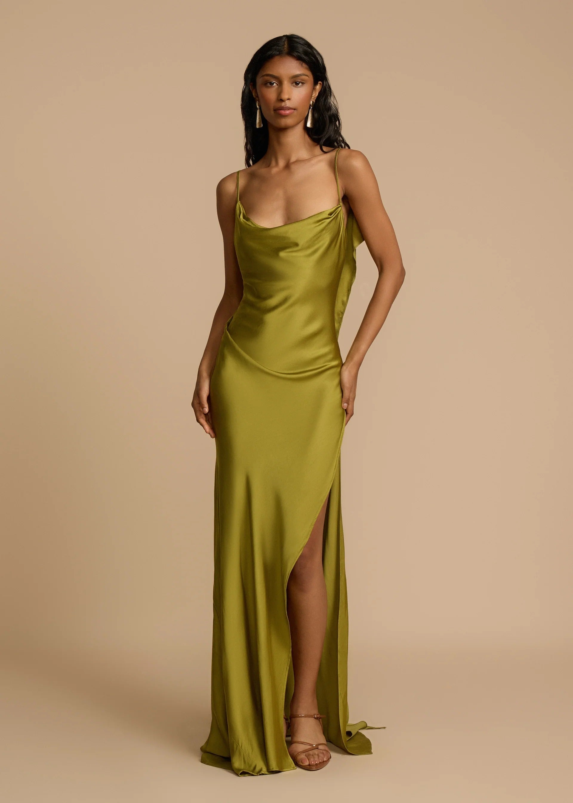 Vestido Longo de Festa em Cetim com Fenda Lateral e Decote Drapeado Feminino – VIENE - VIEUX OFICIAL