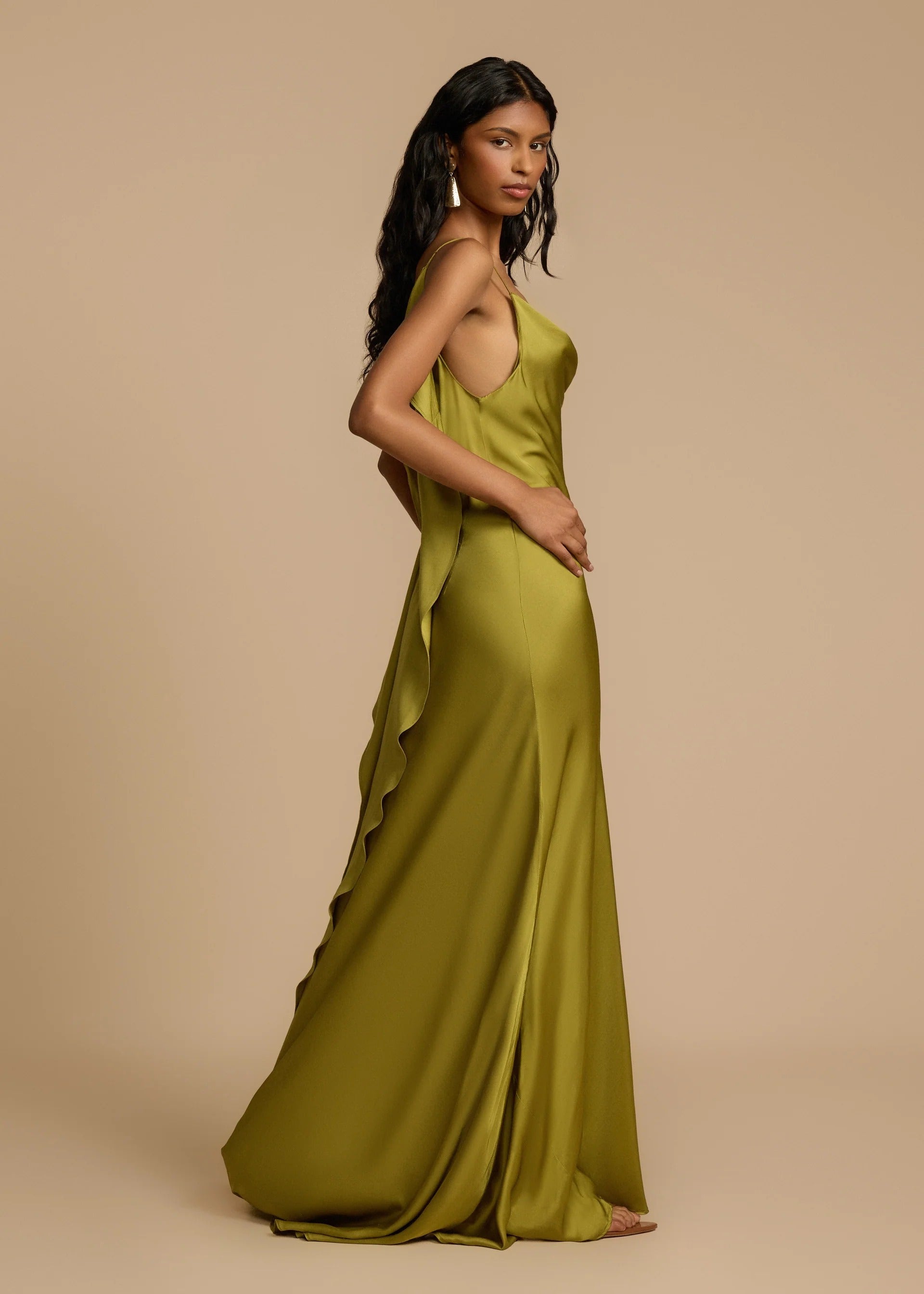 Vestido Longo de Festa em Cetim com Fenda Lateral e Decote Drapeado Feminino – VIENE - VIEUX OFICIAL