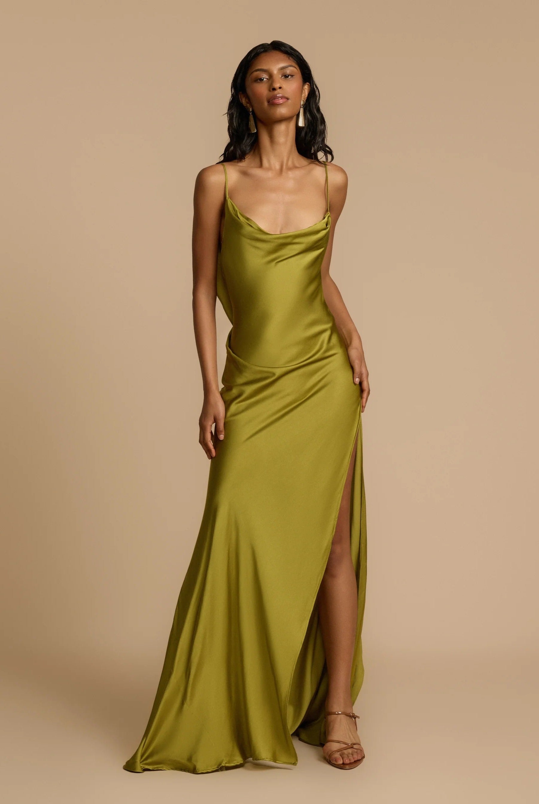 Vestido Longo de Festa em Cetim com Fenda Lateral e Decote Drapeado Feminino – VIENE - VIEUX OFICIAL