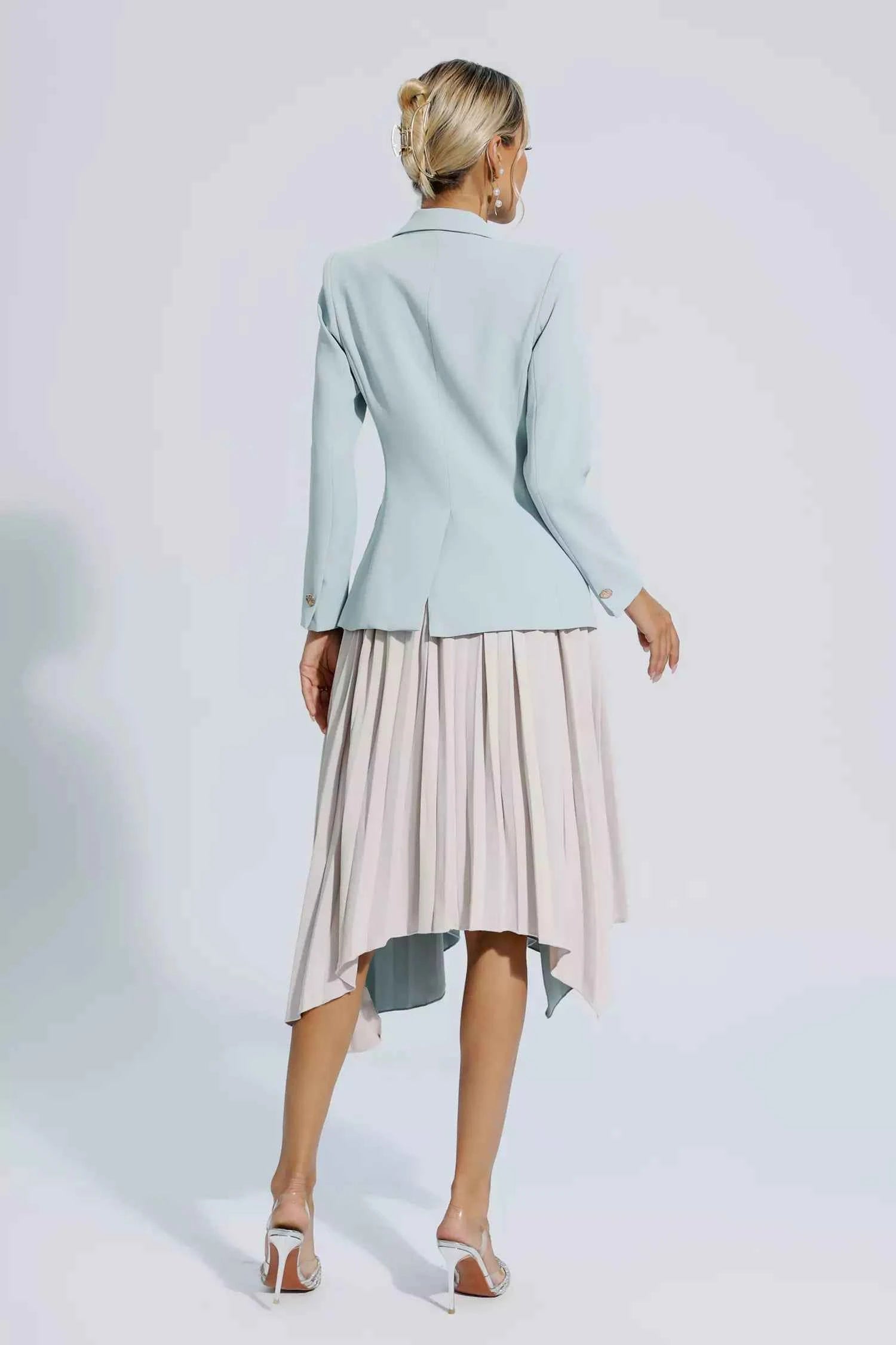 Vestido Blazer Midi Azul Serenity com Saia Plissada Assimétrica e Botões Dourados – Blaire VIEUX OFICIAL