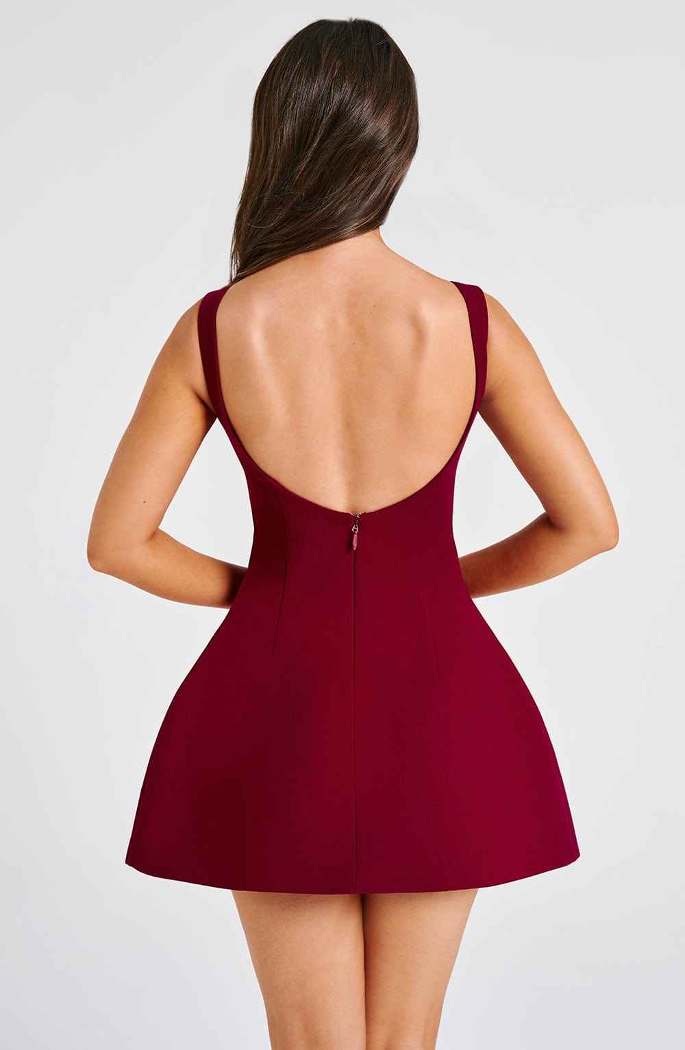 Vestido Curto Godê Preto com Decote Reto e Estrutura de Alta Costura – Aubusson VIEUX OFICIAL