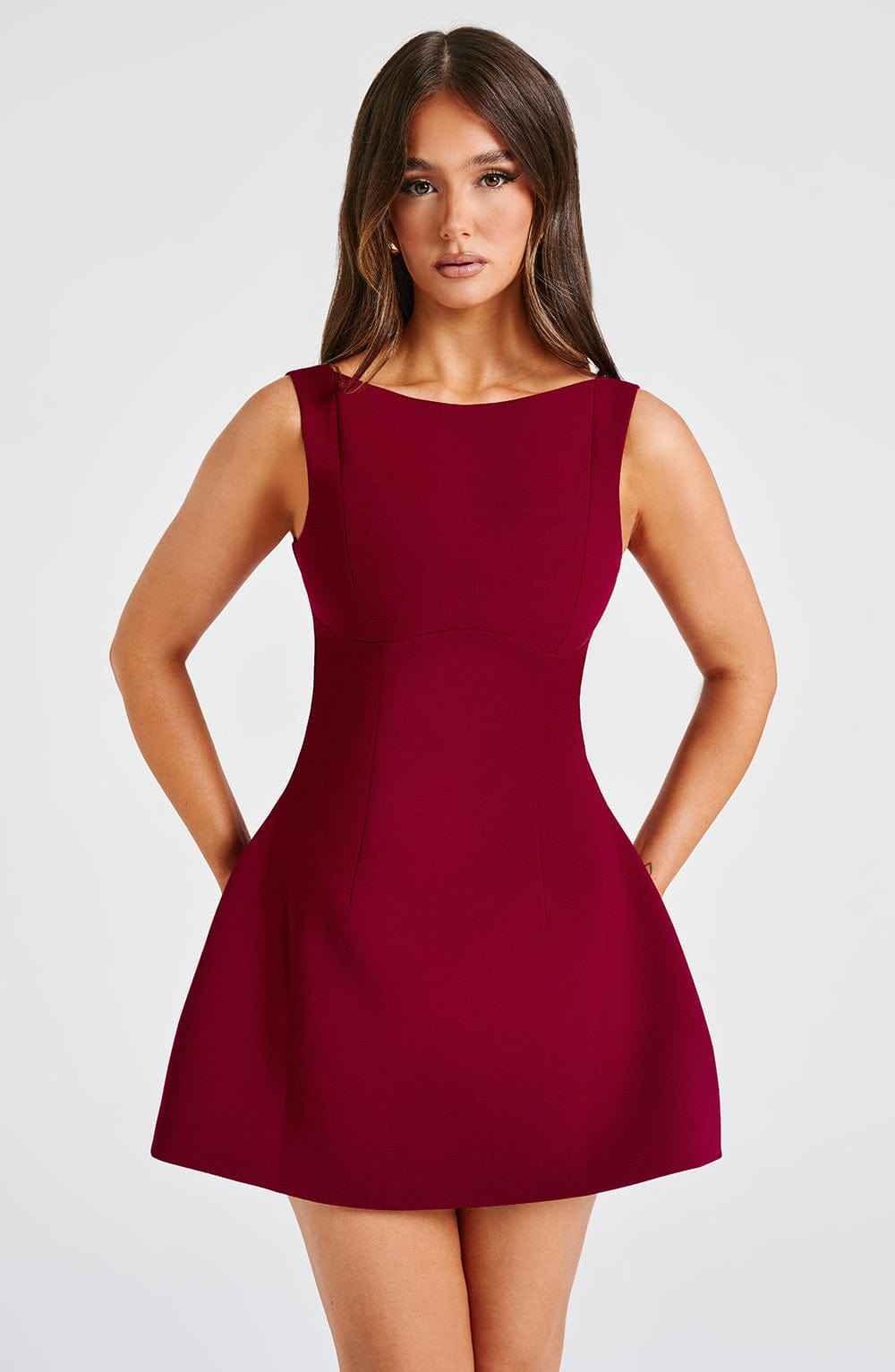 Vestido Curto Godê Preto com Decote Reto e Estrutura de Alta Costura – Aubusson VIEUX OFICIAL