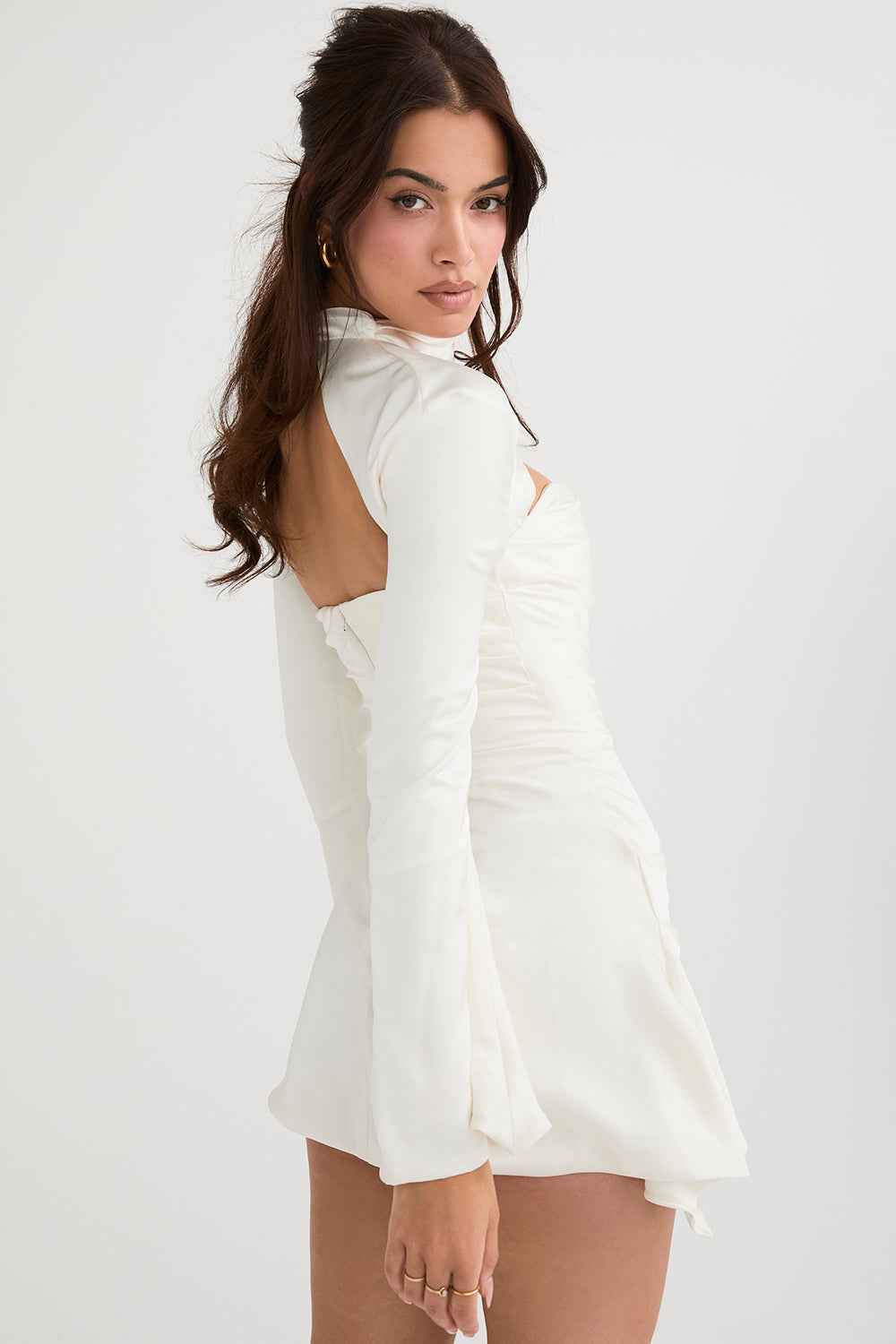 Vestido Curto Preto com Manga Longa e Recorte Frontal - Clivage Hiver VIEUX OFICIAL