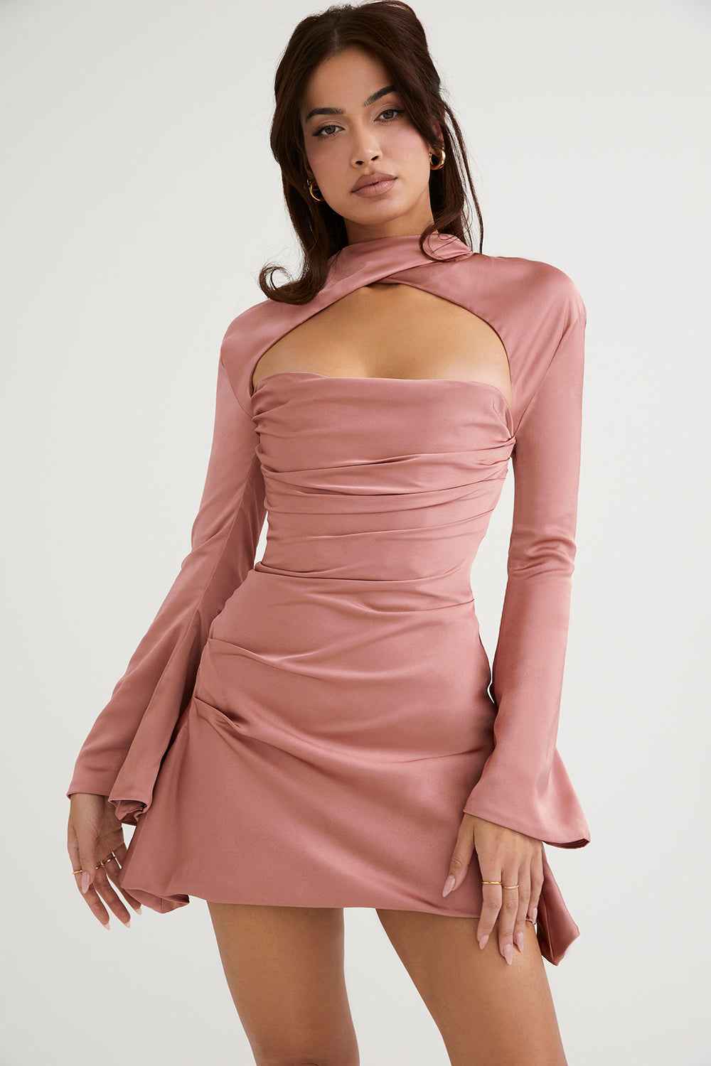Vestido Curto Preto com Manga Longa e Recorte Frontal - Clivage Hiver VIEUX OFICIAL