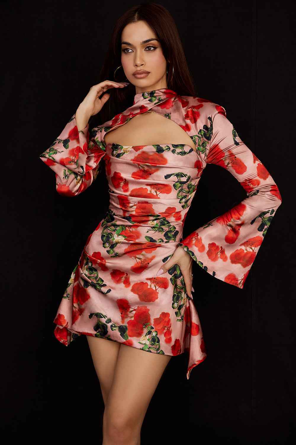 Vestido Curto Preto com Manga Longa e Recorte Frontal - Clivage Hiver VIEUX OFICIAL