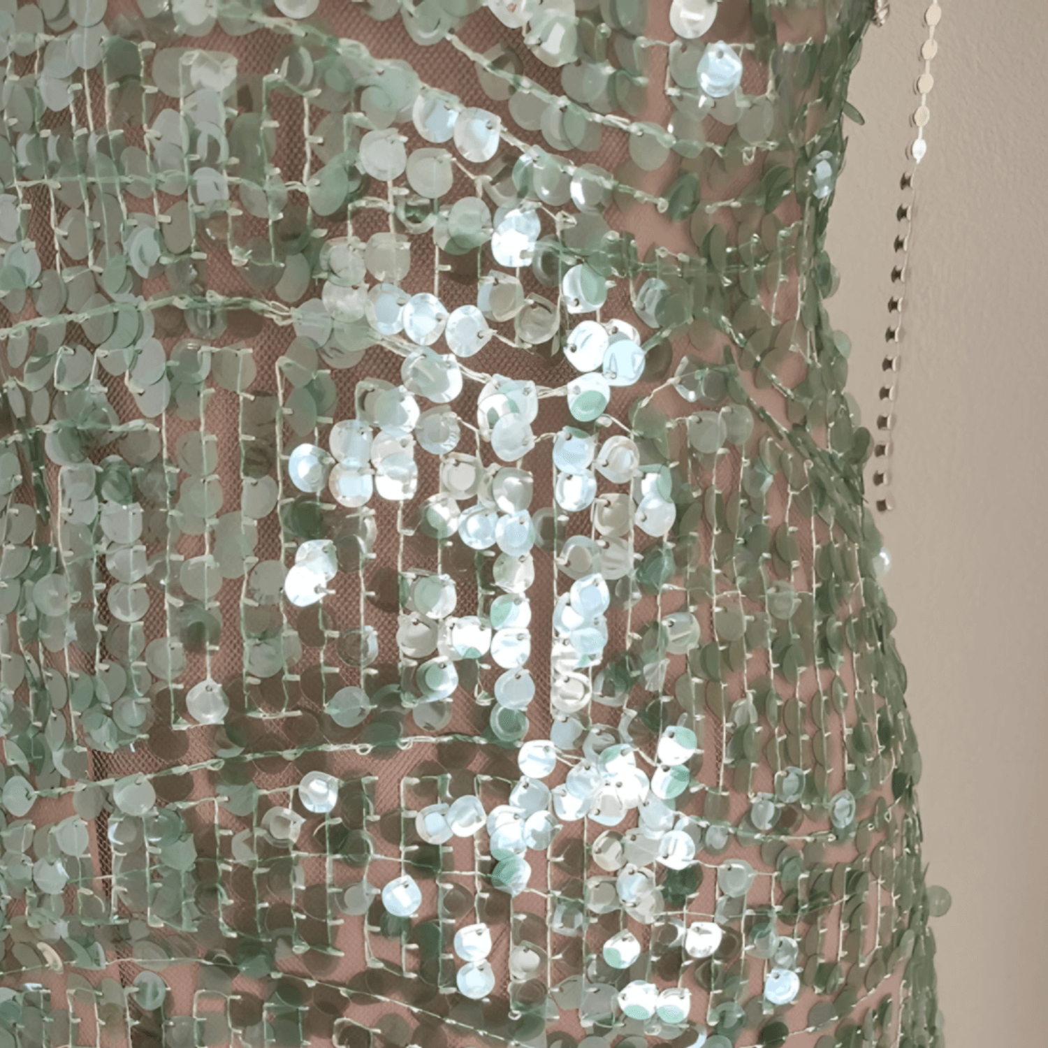 Vestido Curto Verde com Paetês e Alças de Corrente - Joubert VIEUX OFICIAL