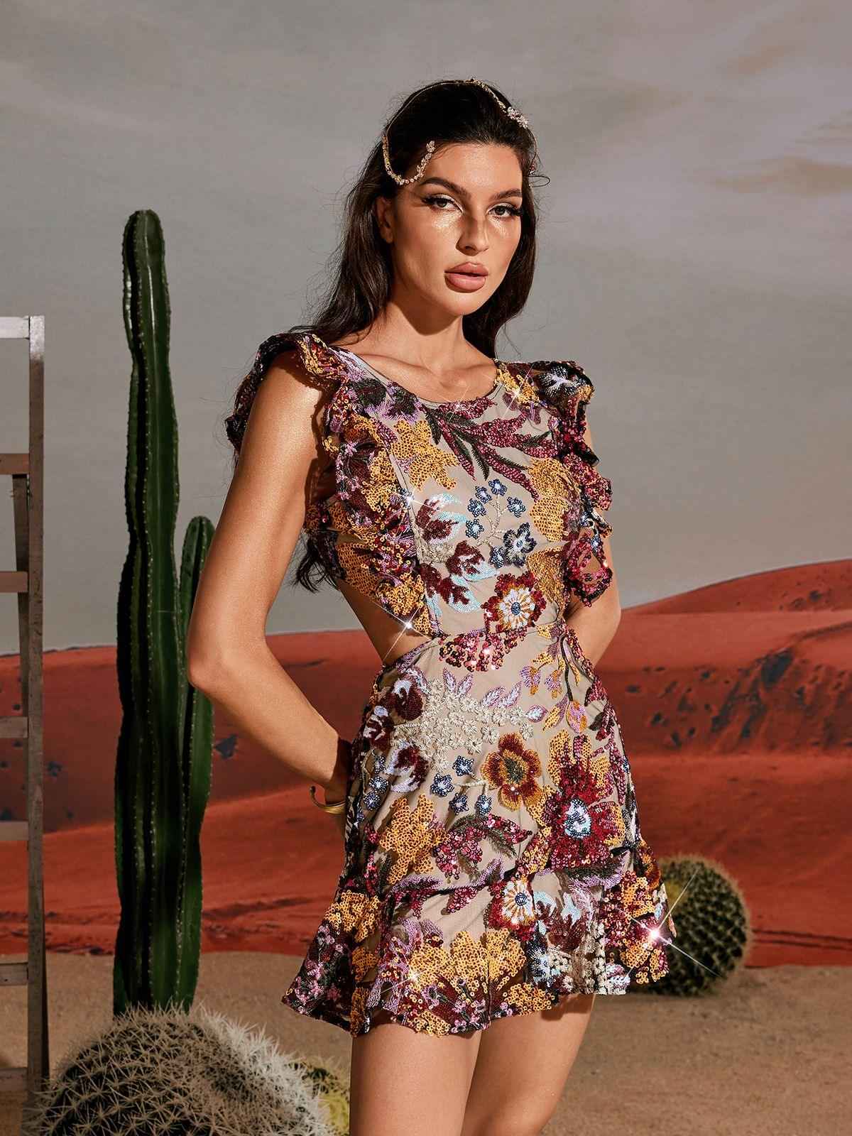Vestido Curto de Festa Bordado com Paetês Florais e Recortes Laterais – Barbier - VIEUX OFICIAL