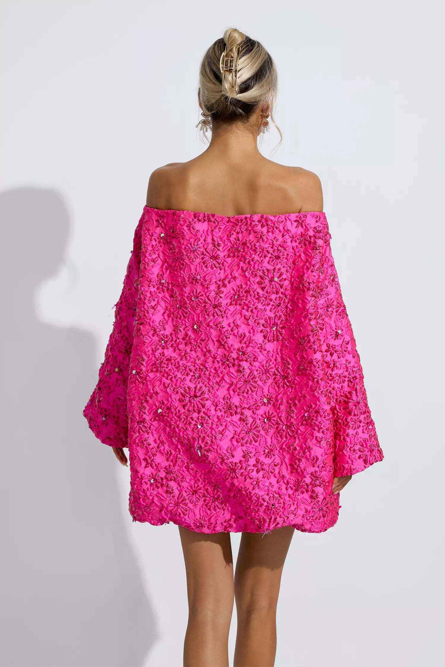 Vestido Curto de Festa Ombro a Ombro com Manga Longa e Textura Floral 3D – Seal - VIEUX OFICIAL