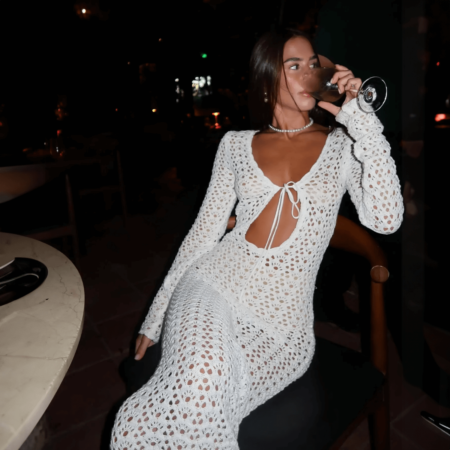 Vestido Longo Branco em Crochê com Recorte Frontal e Amarração – Remy VIEUX OFICIAL