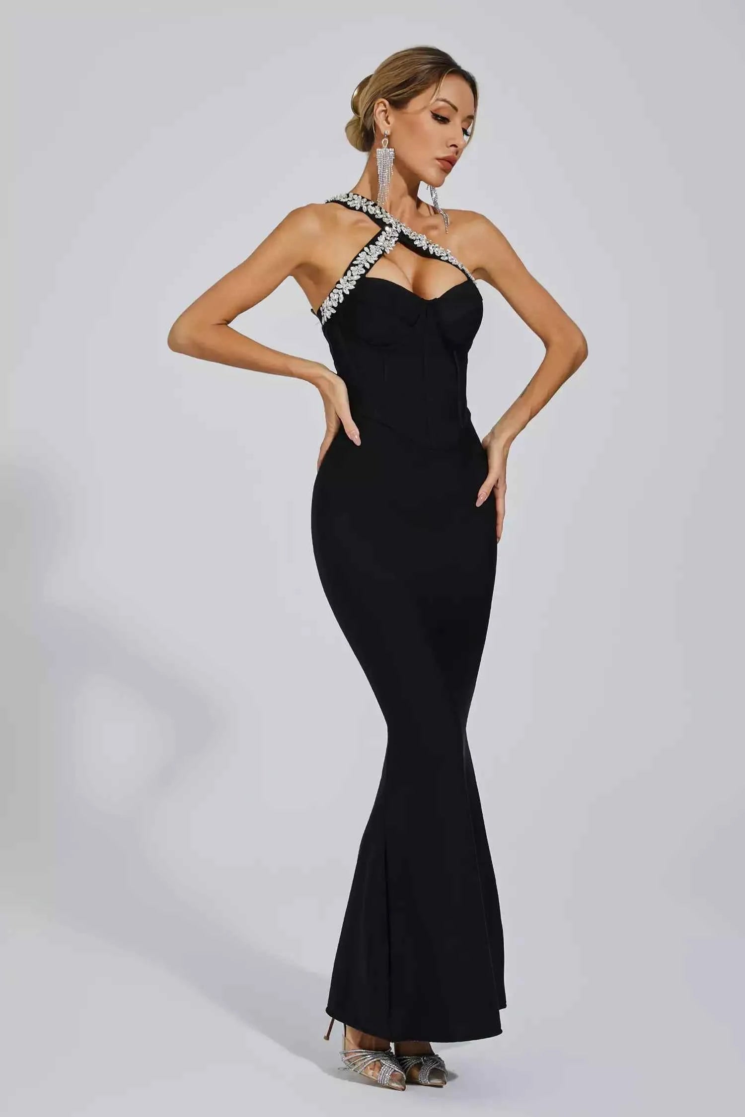 Vestido Longo Preto com Decote Cruzado Bordado em Cristais e Fenda Discreta – Billie VIEUX OFICIAL