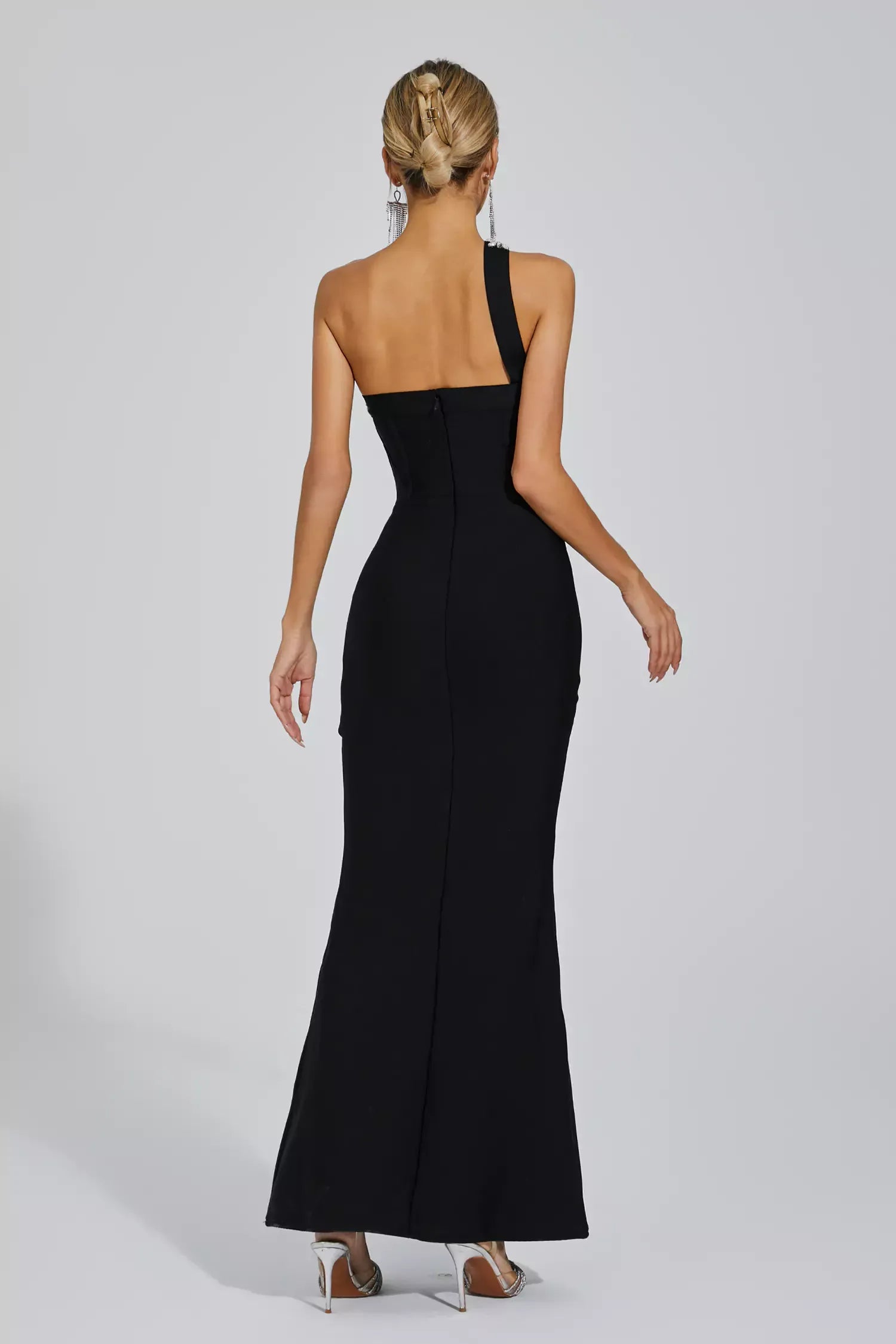 Vestido Longo Preto com Decote Cruzado Bordado em Cristais e Fenda Discreta – Billie VIEUX OFICIAL