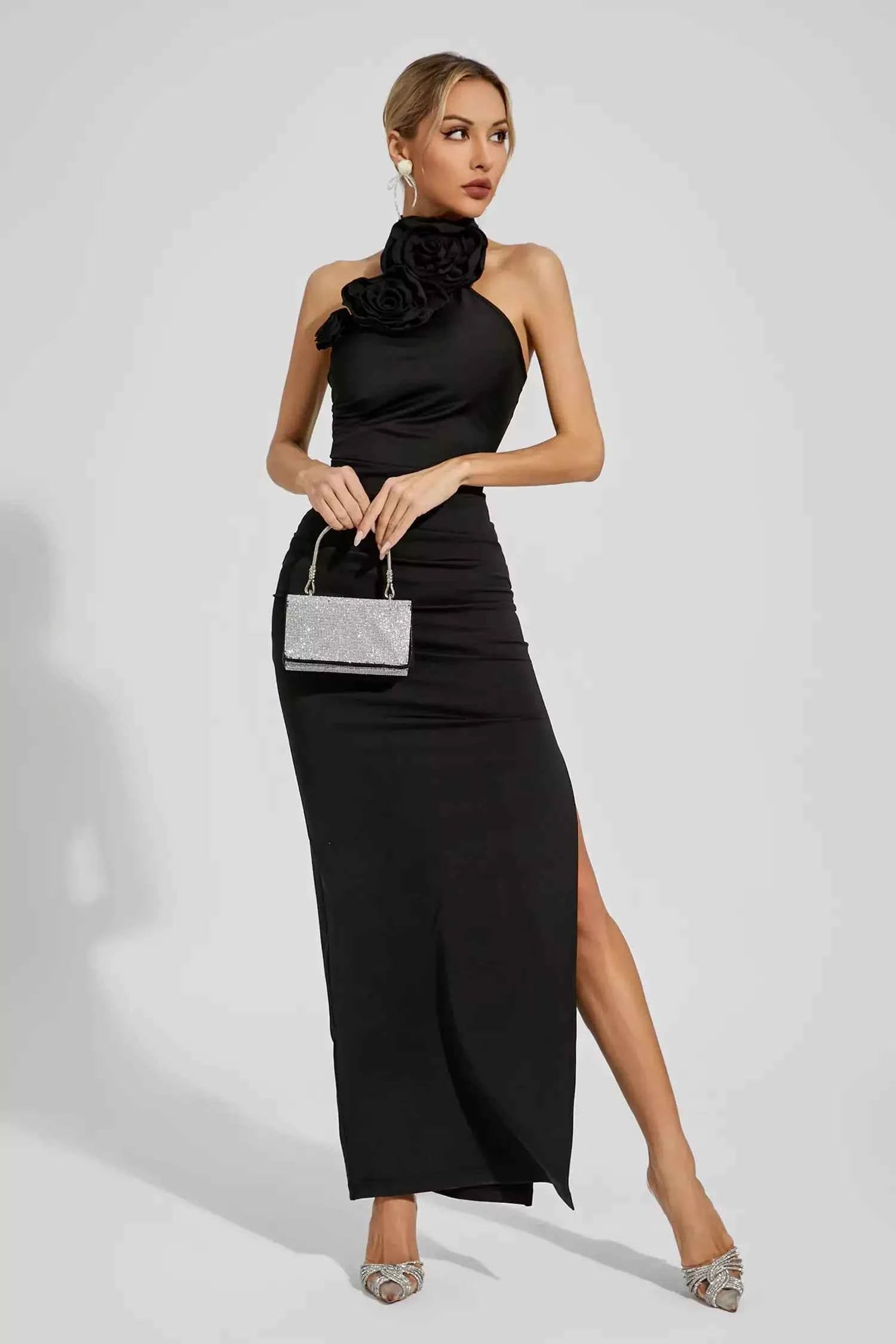 Vestido Longo Preto com Gola de Rosas e Fenda Lateral - Julien VIEUX OFICIAL