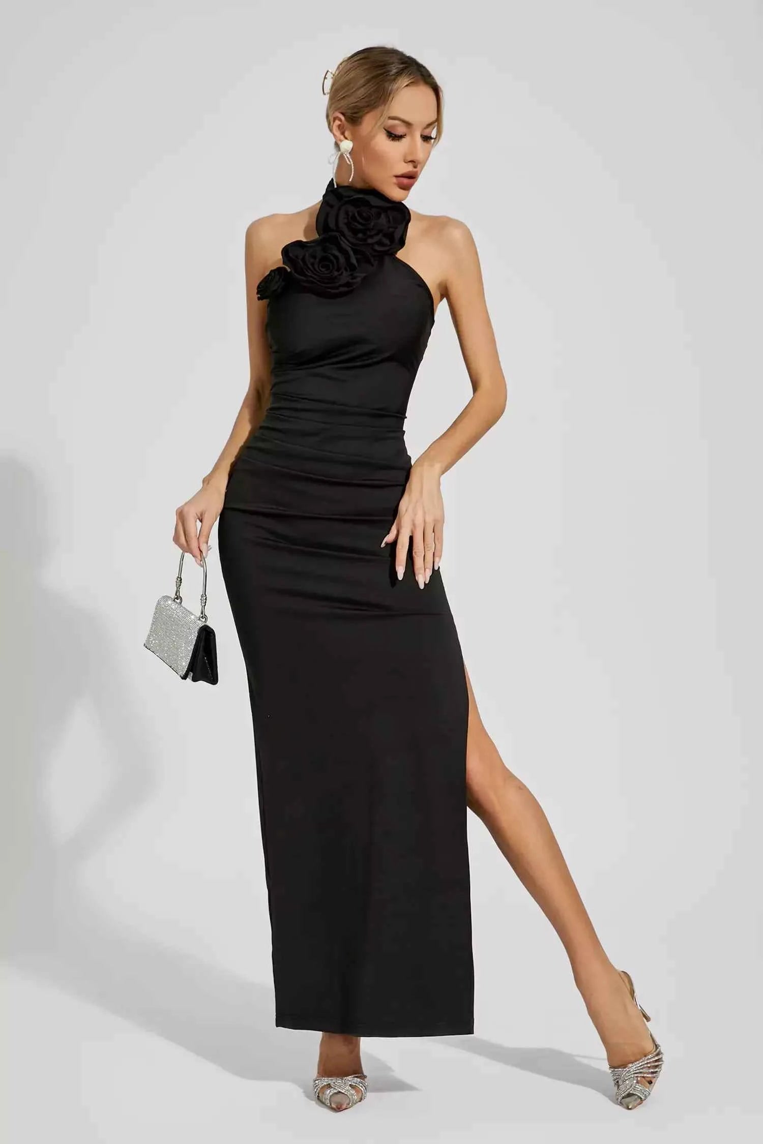 Vestido Longo Preto com Gola de Rosas e Fenda Lateral - Julien VIEUX OFICIAL