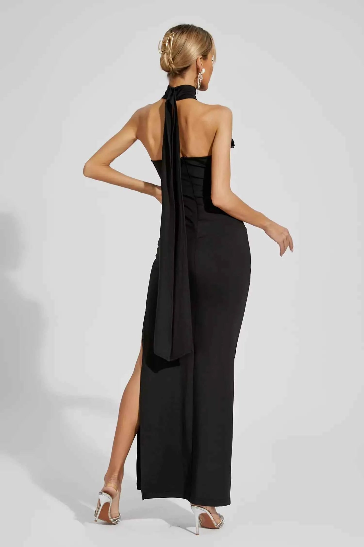 Vestido Longo Preto com Gola de Rosas e Fenda Lateral - Julien VIEUX OFICIAL