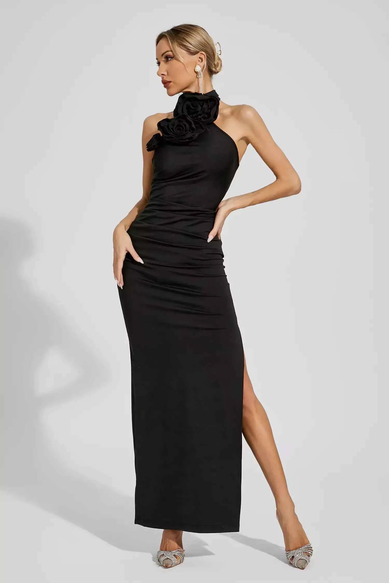 Vestido Longo Preto com Gola de Rosas e Fenda Lateral - Julien VIEUX OFICIAL