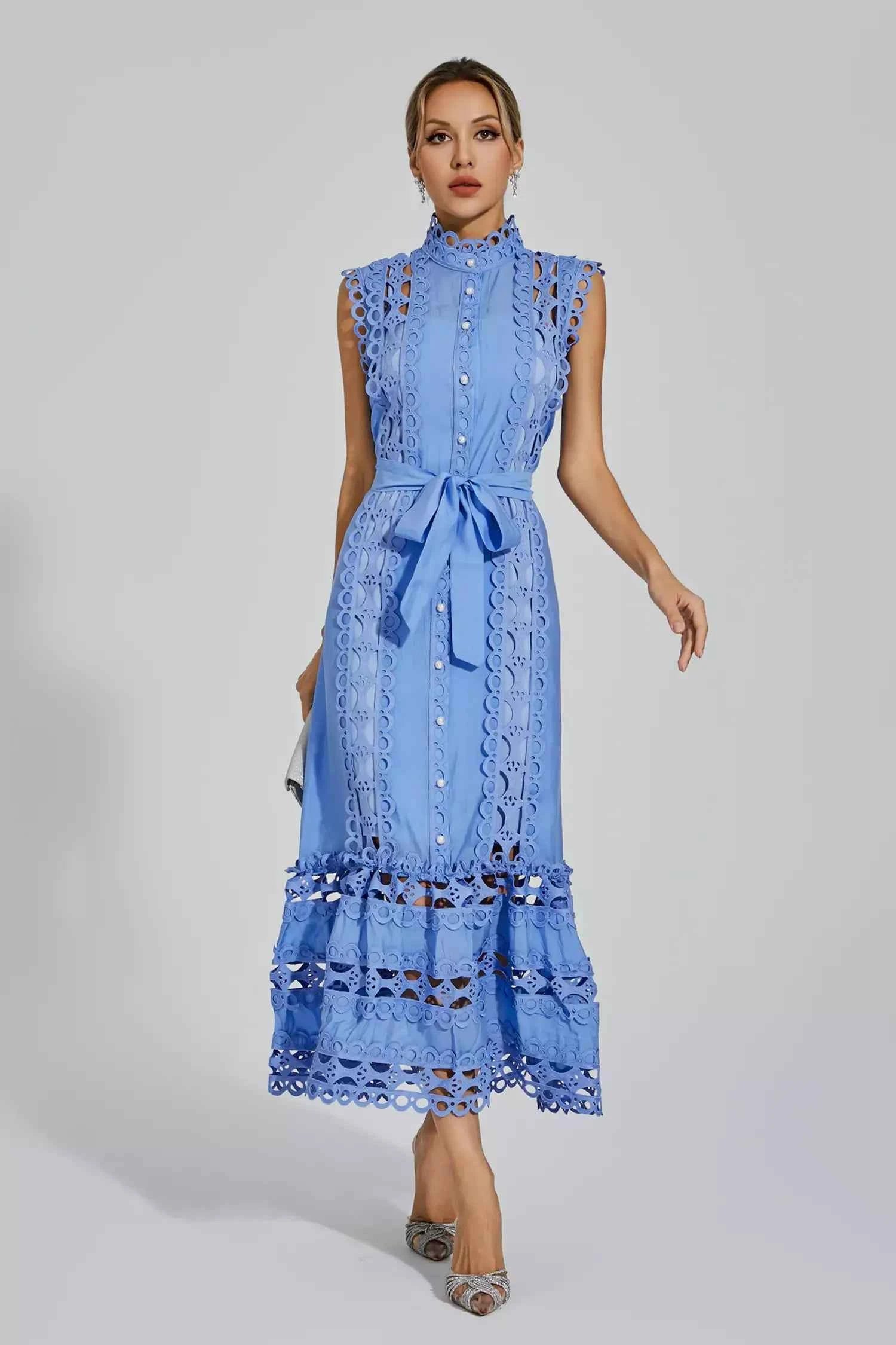 Vestido Longo de Renda Bordada com Botões Frontais e Cintura Ajustada – Noelle VIEUX OFICIAL