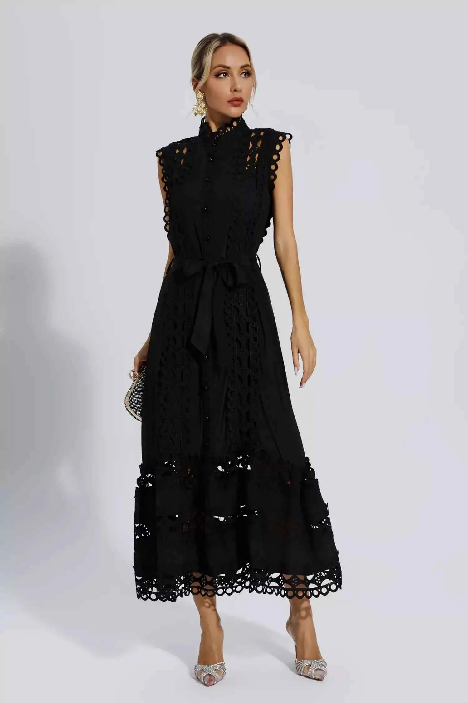Vestido Longo de Renda Bordada com Botões Frontais e Cintura Ajustada – Noelle VIEUX OFICIAL