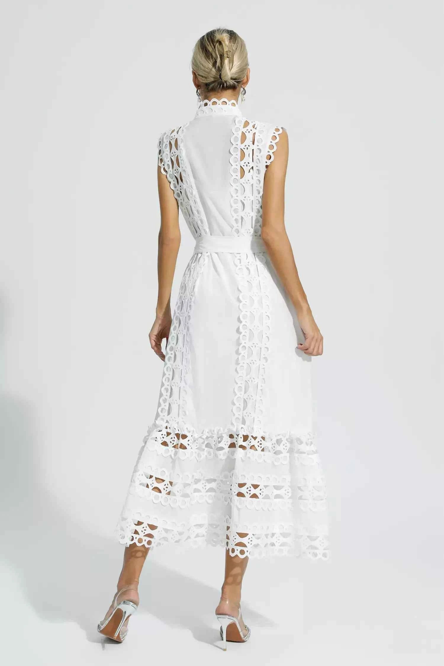 Vestido Longo de Renda Bordada com Botões Frontais e Cintura Ajustada – Noelle VIEUX OFICIAL