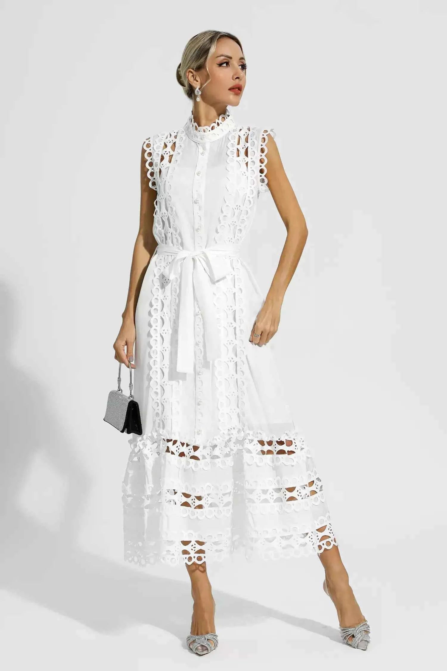 Vestido Longo de Renda Bordada com Botões Frontais e Cintura Ajustada – Noelle VIEUX OFICIAL
