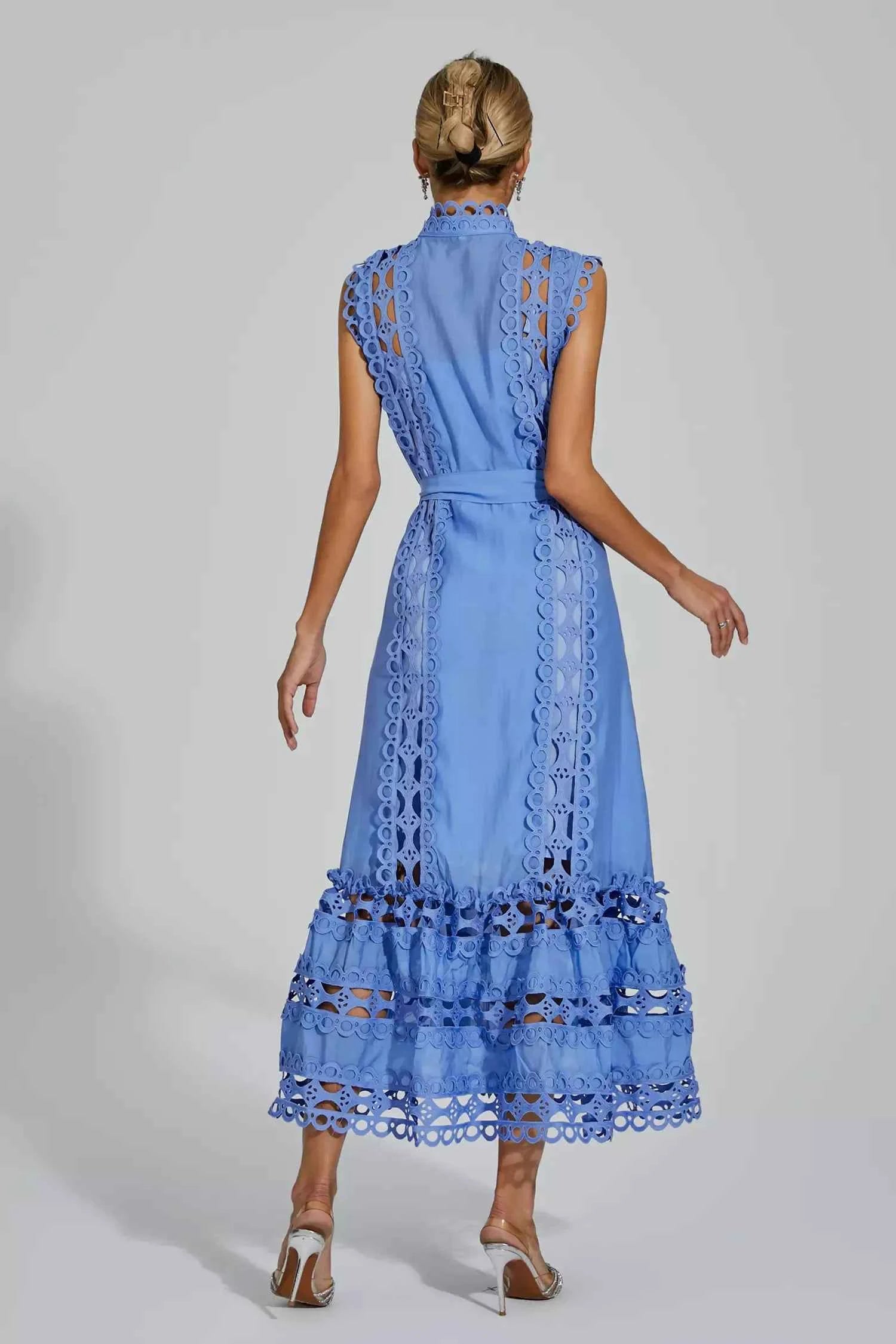 Vestido Longo de Renda Bordada com Botões Frontais e Cintura Ajustada – Noelle VIEUX OFICIAL