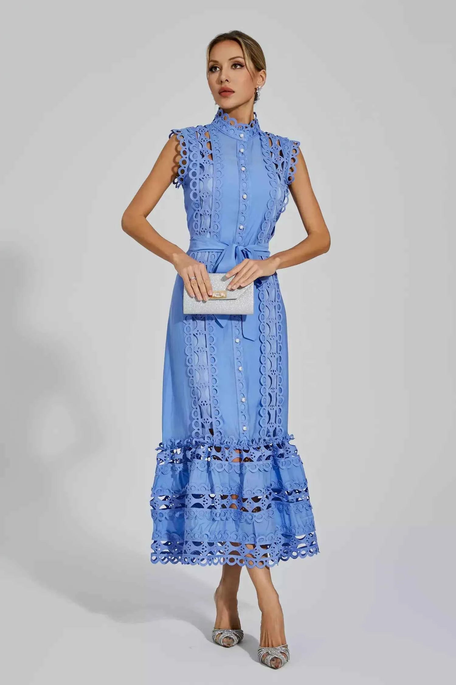 Vestido Longo de Renda Bordada com Botões Frontais e Cintura Ajustada – Noelle VIEUX OFICIAL