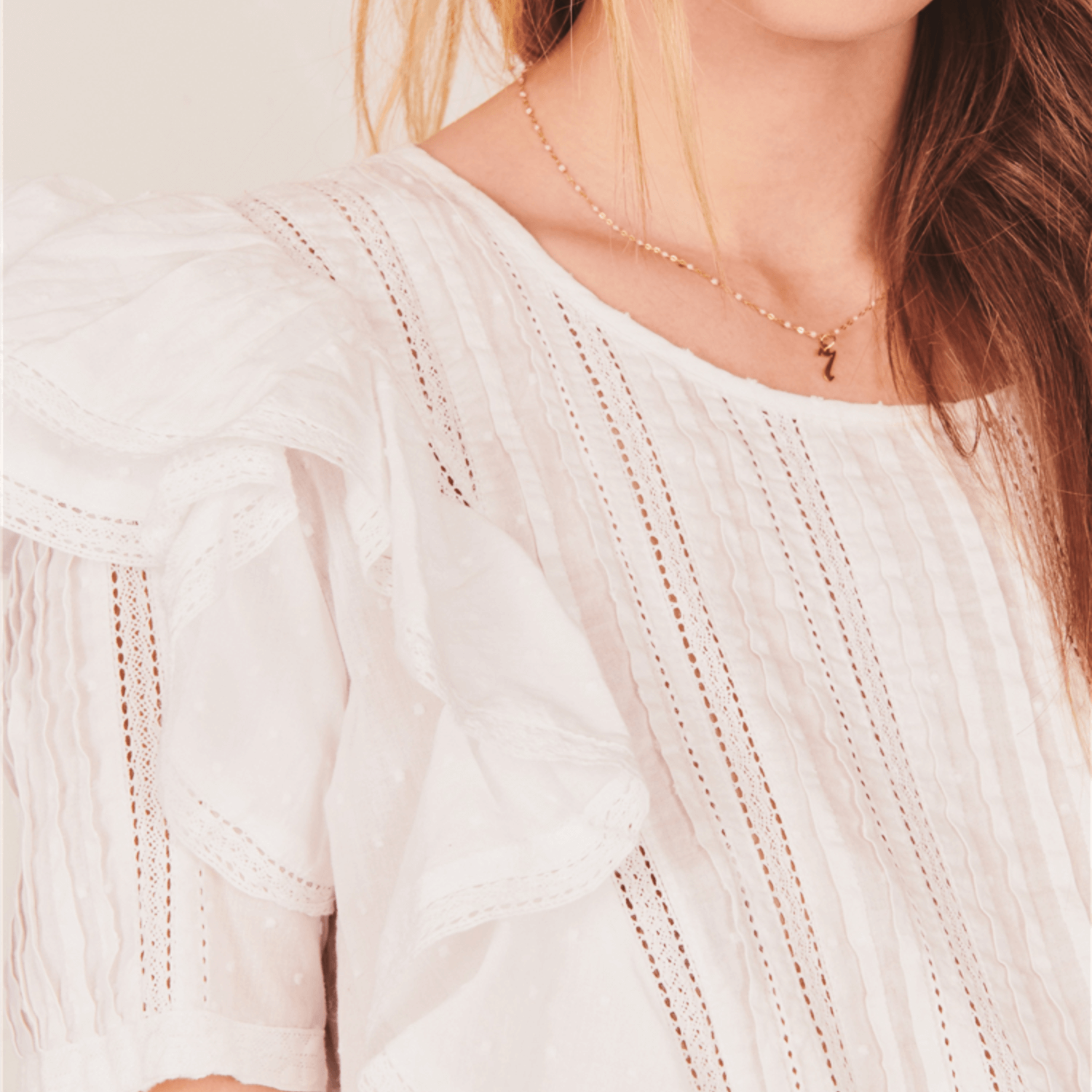 Vestido Curto Branco Romântico com Babados – Délicat - VIEUX OFICIAL
