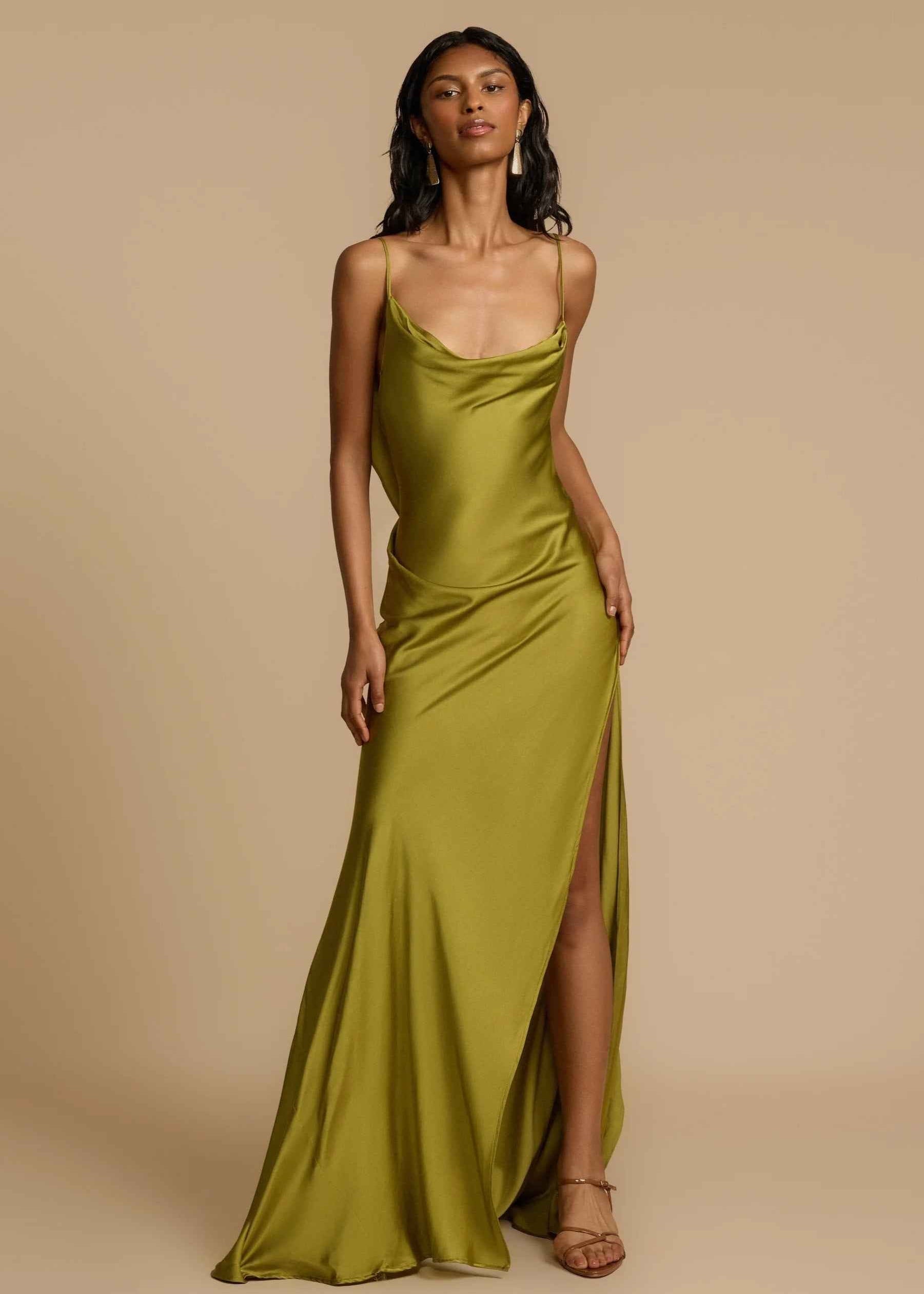Vestido longo de festa VIENE em cetim com fenda lateral
