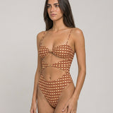 Body feminino Hermine estampado geométrico – editorial aproximado dos recortes e detalhes metálicos
