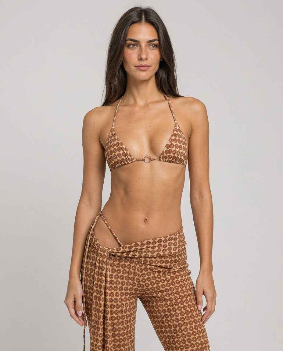 Conjunto Feminino Estampado com Top Triângulo e Calça Flare de Cintura Baixa – Philippine