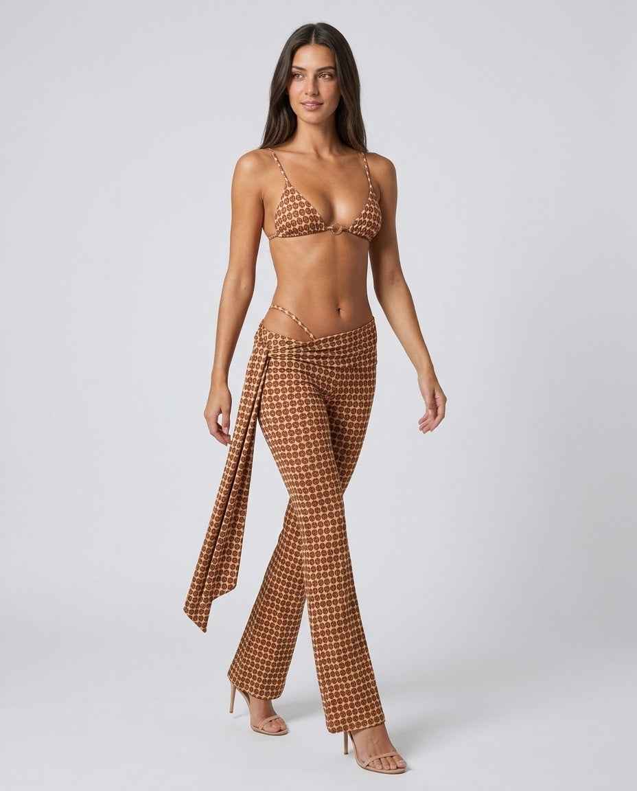Conjunto Feminino Estampado com Top Triângulo e Calça Flare de Cintura Baixa – Philippine
