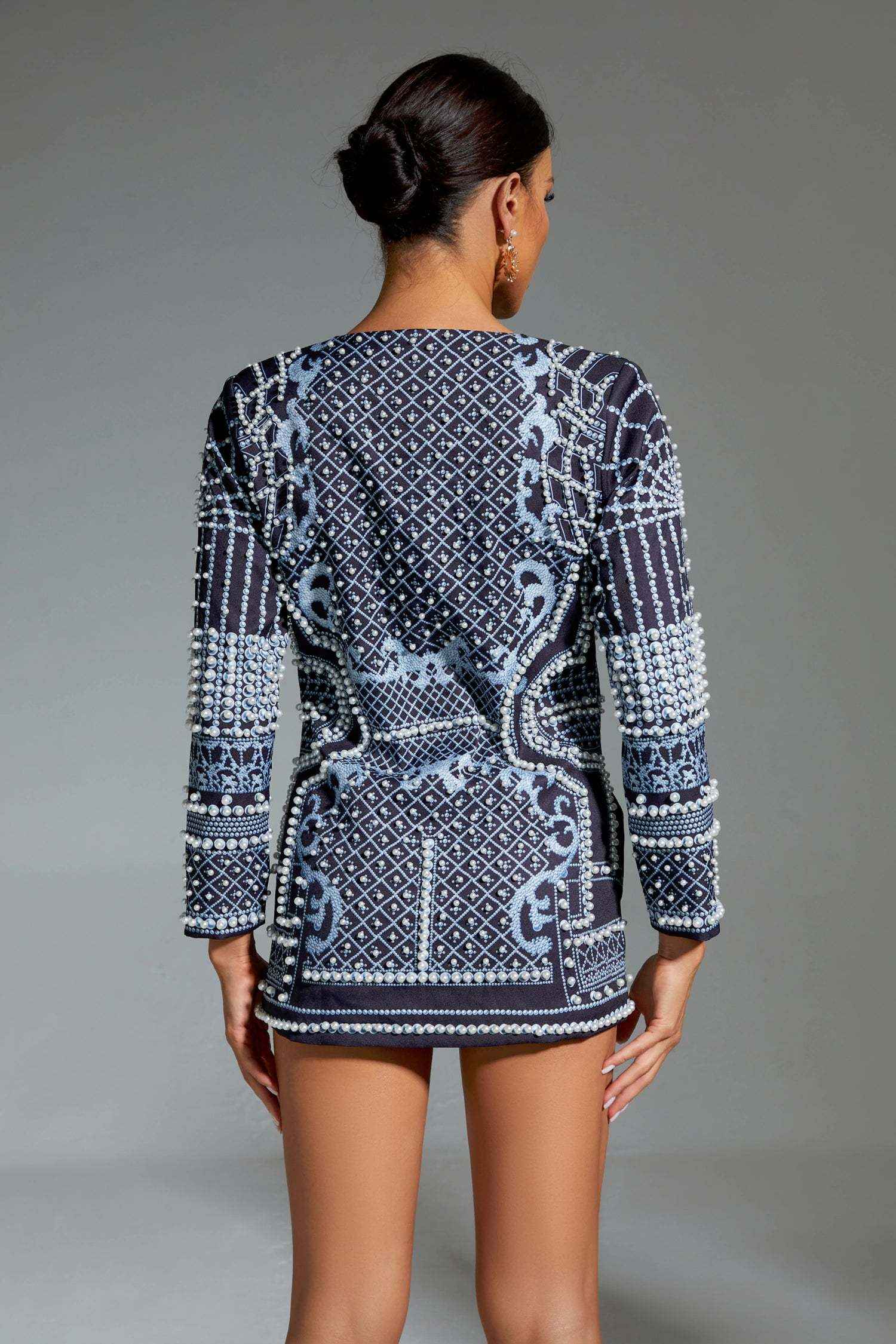 Blazer Feminino Curto Bordado com Pérolas e Decote Profundo – Vaucaire - VIEUX OFICIAL