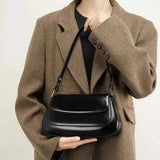 Bolsa de Ombro Feminina em Couro Preto Minimalista Estruturada – Versailles VIEUX