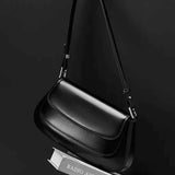 Bolsa de Ombro Feminina em Couro Preto Minimalista Estruturada – Versailles VIEUX