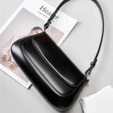 Bolsa de Ombro Feminina em Couro Preto Minimalista Estruturada – Versailles VIEUX