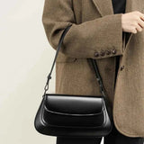 Bolsa de Ombro Feminina em Couro Preto Minimalista Estruturada – Versailles VIEUX