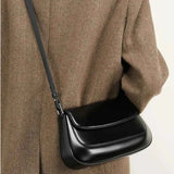Bolsa de Ombro Feminina em Couro Preto Minimalista Estruturada – Versailles VIEUX