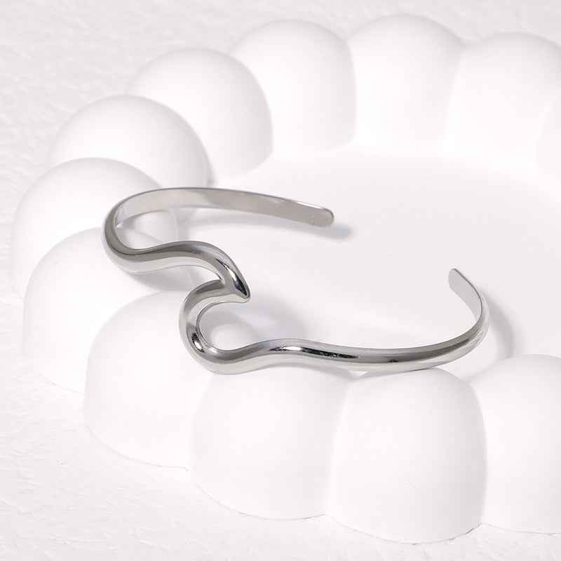Bracelete Feminino Metálico Fino Ondulado – Onda