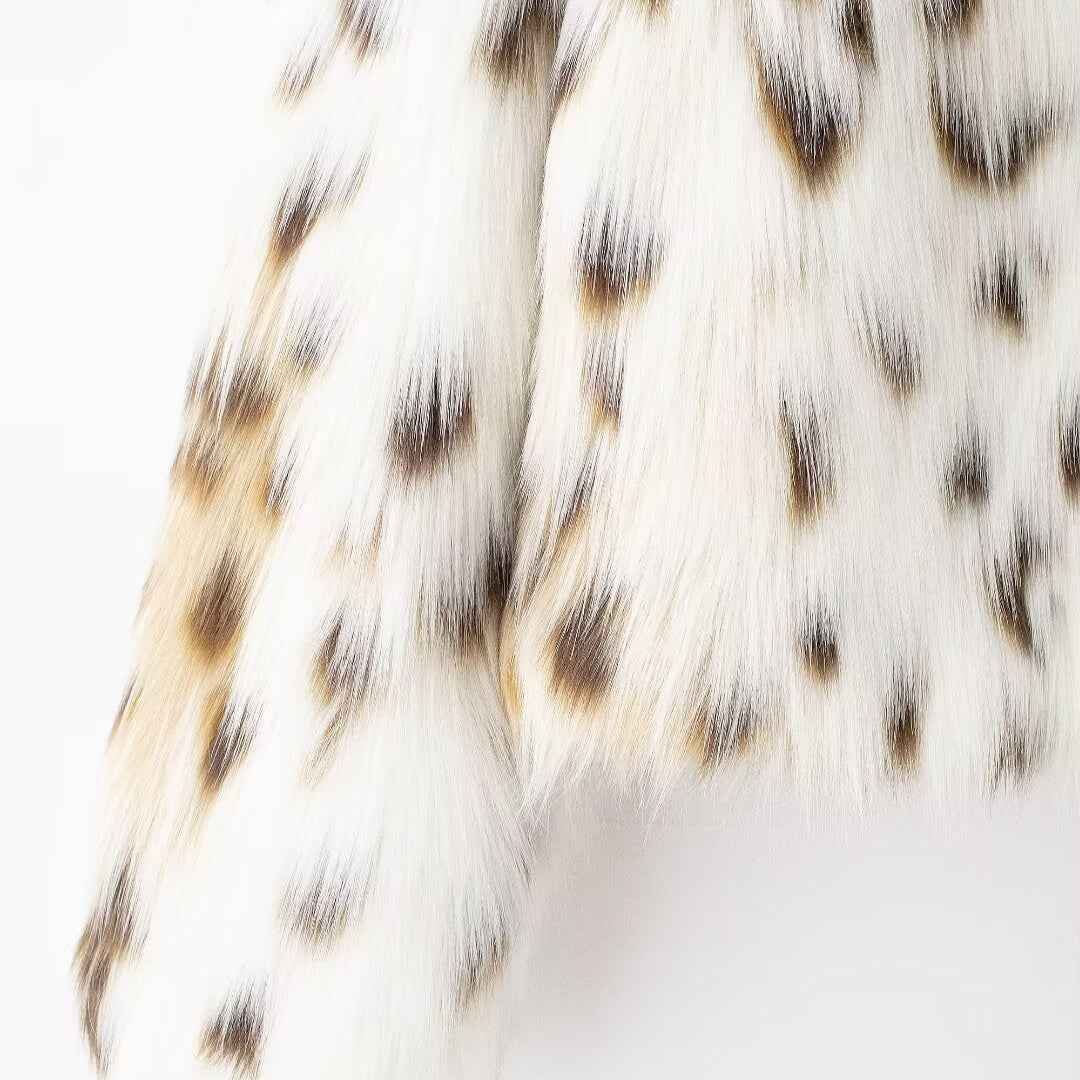 Casaco Feminino Curto de Pelo Sintético Animal Print Gola Alta – Tundra