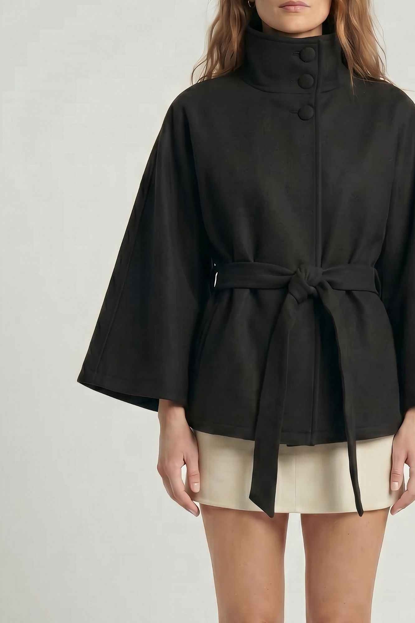 Casaco Feminino de Lã Batida Gola Alta e Mangas Amplas com Cinto – Lorenza