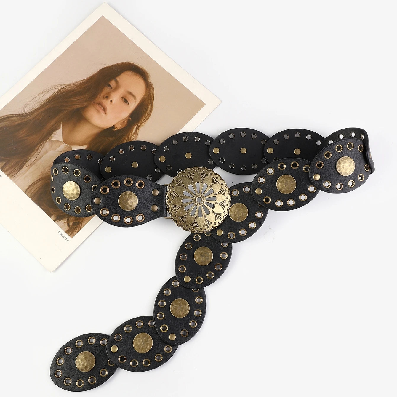 Cinto Feminino Largo Boho com Medalhão e Recortes Vazados – Wanderlust VIEUX OFICIAL