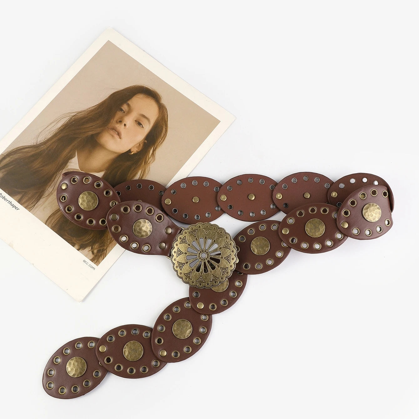 Cinto Feminino Largo Boho com Medalhão e Recortes Vazados – Wanderlust VIEUX OFICIAL