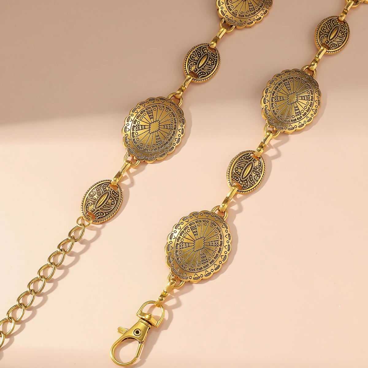 Cinto metálico boho com pendente em flor vazada Égide VIEUX OFICIAL