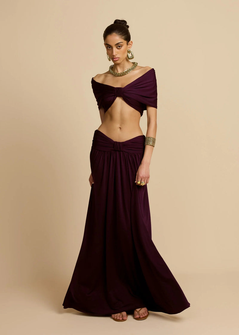 Conjunto de top cropped multiformas e saia longa fluida em malha vinho Le Marais VIEUX OFICIAL