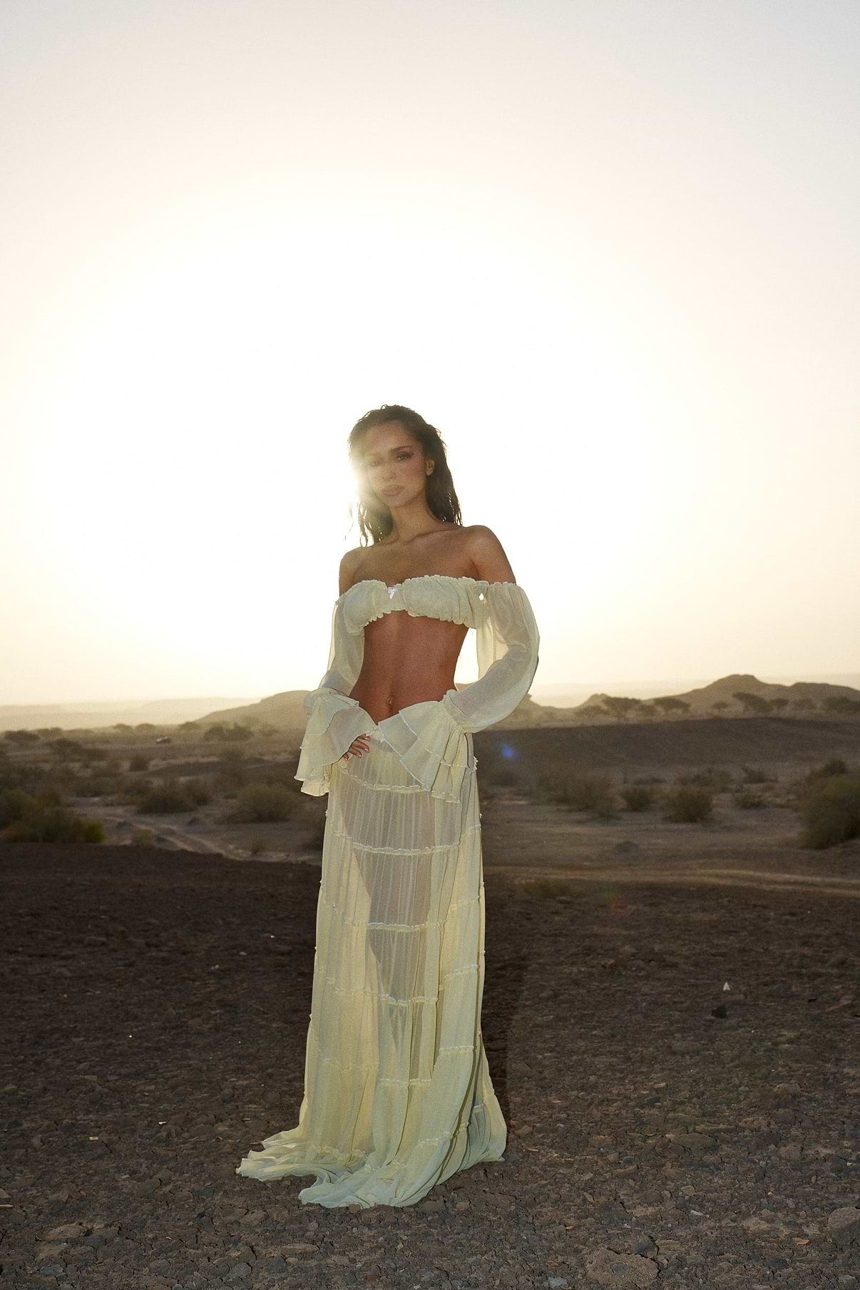 Conjunto Boho Chic Transparente Amarelo Manteiga – Top Ombro a Ombro e Saia Longa Aura VIEUX OFICIAL