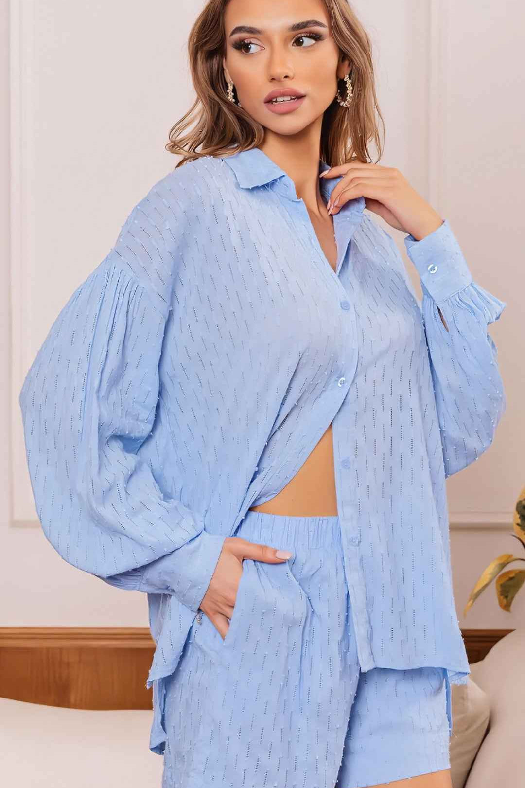 Conjunto Conjunto Feminino de Camisa Oversized e Shorts com Textura Acetinada – Calogero - VIEUX OFICIAL