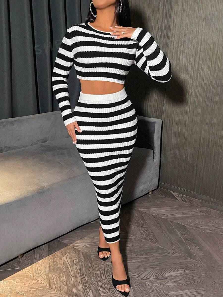 Conjunto Feminino de Tricô Listrado com Top Cropped Manga Longa e Saia Midi Justa – Conrad Hiver - VIEUX OFICIAL