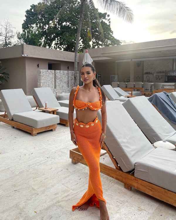 Conjunto de crochê com búzios top bustier e saia longa laranja Coralia VIEUX OFICIAL